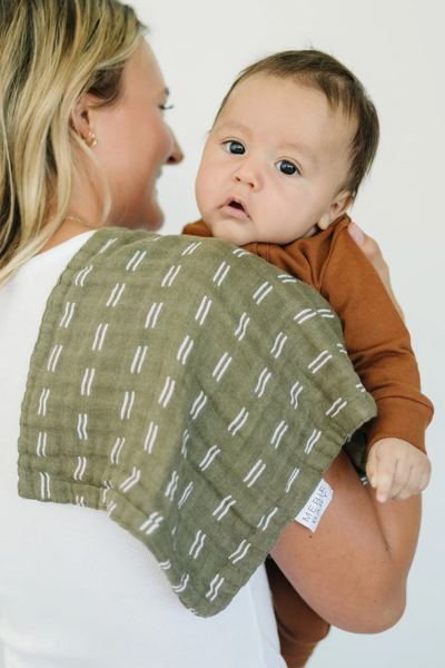 OLIVE STROKES BURP CLOTH