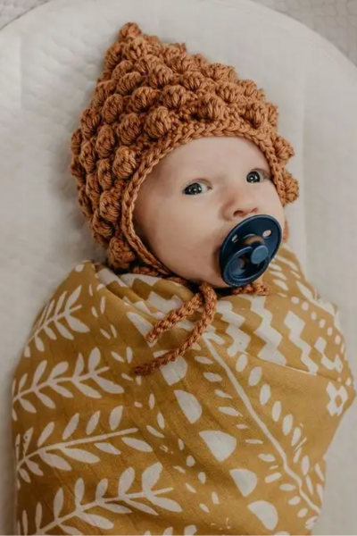 TAPESTRY SWADDLE - HONEY GOLD