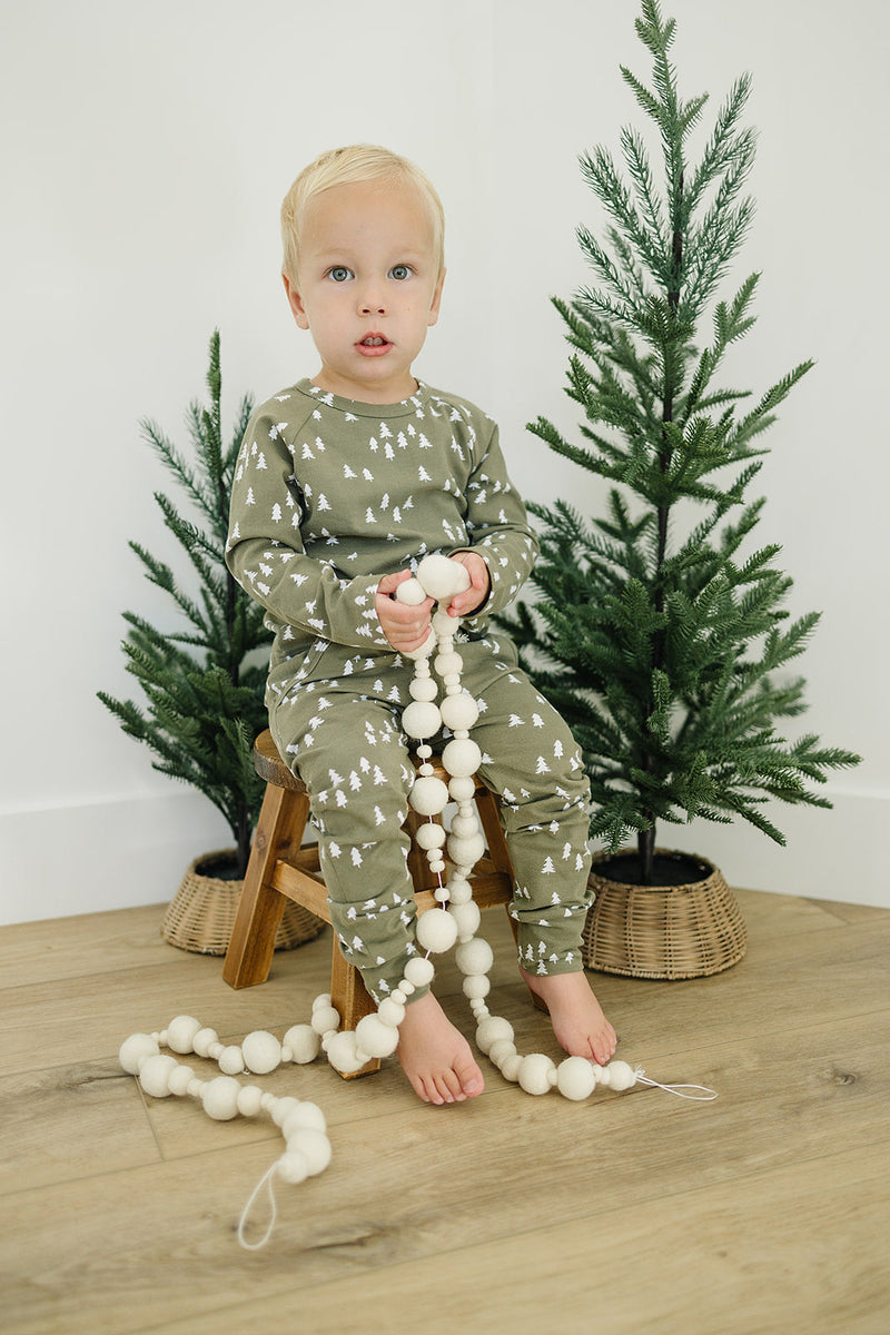Olive Pines Two-piece Pocket Set